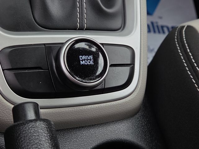 Certified 2022 Hyundai Venue SEL FWD image 15