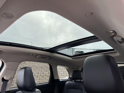 Used 2023 Lincoln Corsair AWD w/ Equipment Group 101A image 6