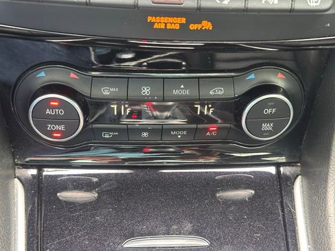 Used 2018 INFINITI QX30 Premium w/ Navigation Package image 37