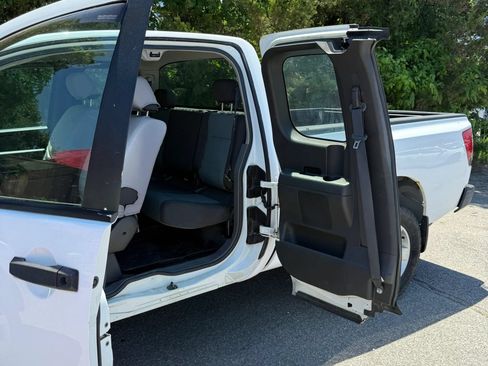 Used 2005 Nissan Titan XE AWD/4WD image 21