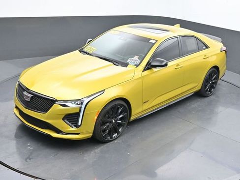 Used 2024 Cadillac CT4 V w/ LPO, ONYX Package image 39