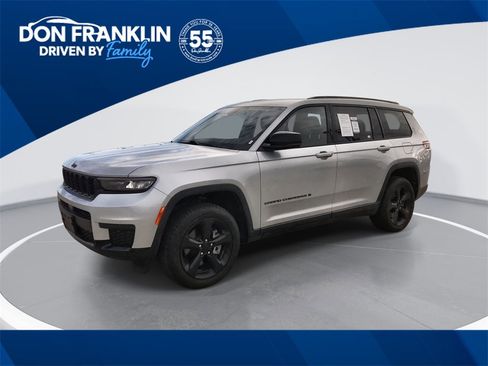 Used 2022 Jeep Grand Cherokee L Laredo image 1