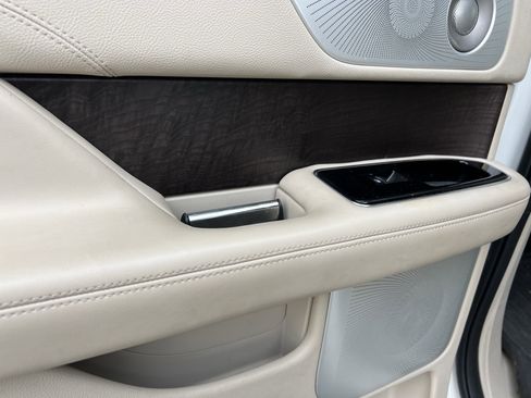 Used 2020 Lincoln Navigator Reserve w/ Luxury Package image 25