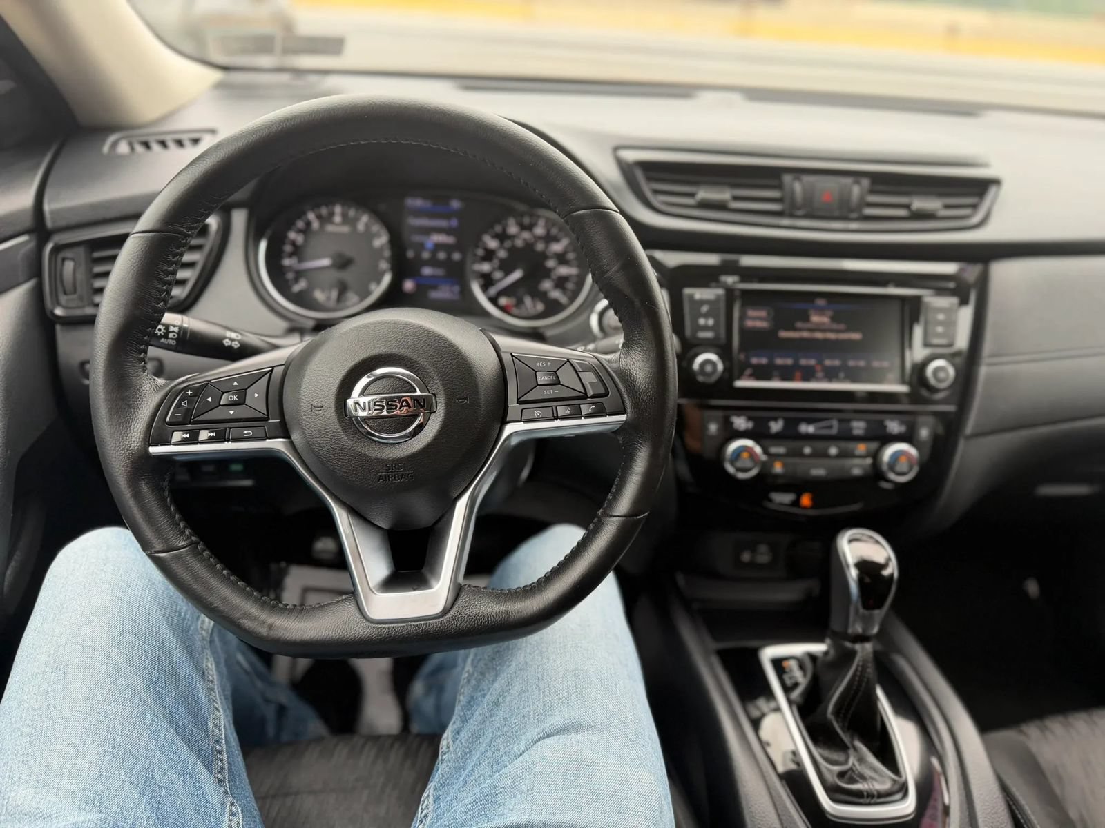 Used 2018 Nissan Rogue SV AWD/4WD image 15