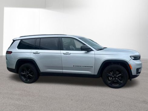 Used 2023 Jeep Grand Cherokee L Laredo AWD/4WD image 2