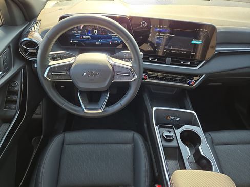 Used 2026 Chevrolet Equinox LT w/ Convenience Package II FWD image 14