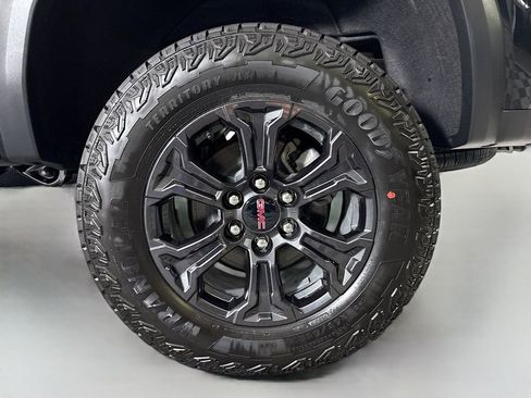 New 2025 GMC Canyon Elevation w/ Convenience Package image 31