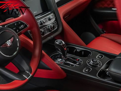 Used 2022 Bentley Bentayga image 29