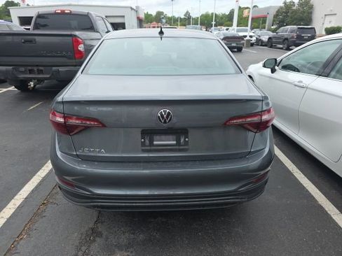 Used 2024 Volkswagen Jetta Sport image 5