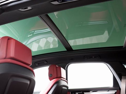 Certified 2023 Porsche Cayenne Platinum Edition image 20