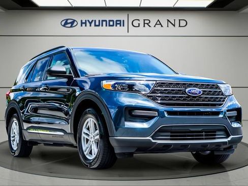 Used 2024 Ford Explorer XLT RWD image 8