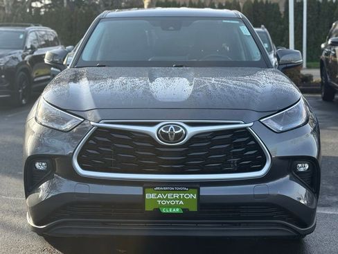 Used 2024 Toyota Highlander LE image 8