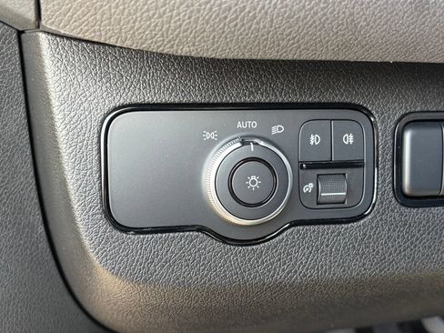 Used 2025 Mercedes-Benz Sprinter 2500 image 17