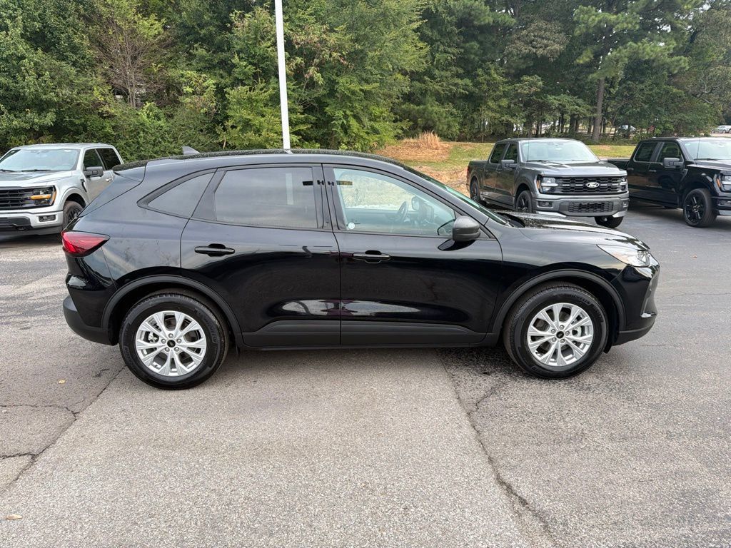 Used 2025 Ford Escape Active FWD image 2