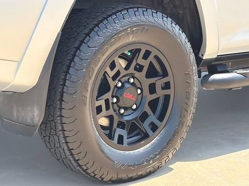 Used 2021 Toyota 4Runner SR5 Premium w/ Moonroof Package AWD/4WD image 8