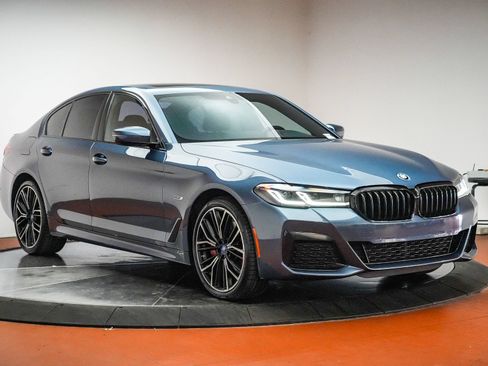 Used 2023 BMW 530e w/ M Sport Package RWD image 3