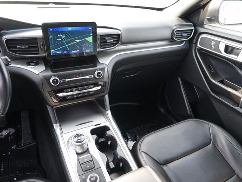 Used 2020 Ford Explorer XLT w/ Equipment Group 202A image 23