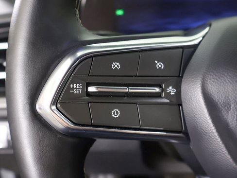 Used 2025 Chevrolet Traverse LT image 47