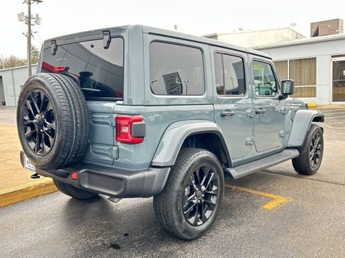 Used 2025 Jeep Wrangler Unlimited Sahara AWD/4WD image 9