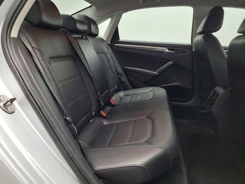 Used 2017 Volkswagen Passat 1.8T SE image 19