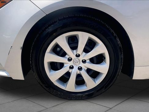 Used 2025 Toyota Corolla LE FWD image 10