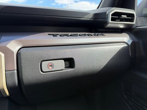 Certified 2025 Toyota Tacoma SR5 image 31