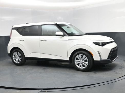New 2025 Kia Soul LX image 2