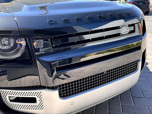 Used 2025 Land Rover Defender 110 S image 30