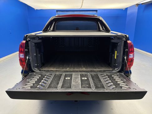 Used 2011 Chevrolet Avalanche LTZ AWD/4WD image 31