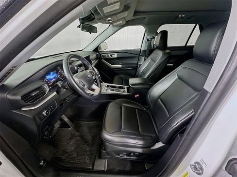 Used 2020 Ford Explorer XLT w/ Equipment Group 202A image 16