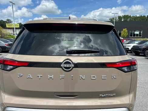 Used 2024 Nissan Pathfinder Platinum FWD image 12