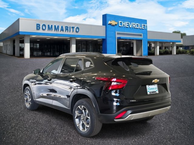 New 2026 Chevrolet Trax LT w/ Driver Confidence Package FWD image 3