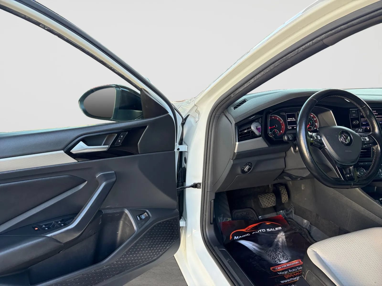 Used 2019 Volkswagen Jetta R-Line w/ R-Line Cold Weather Package FWD image 11