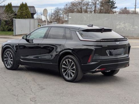Used 2025 Cadillac Lyriq Sport image 9