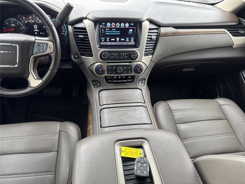 Used 2019 GMC Yukon XL Denali w/ Denali Ultimate Package RWD image 15