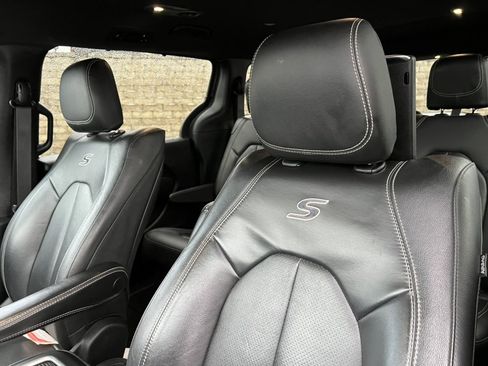 Used 2020 Chrysler Pacifica Touring-L Plus image 14