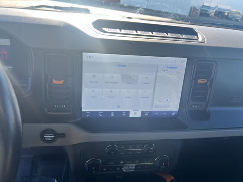 Used 2022 Ford Bronco Badlands image 16