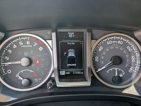 Used 2022 Toyota Tacoma SR5 w/ Technology Package image 24