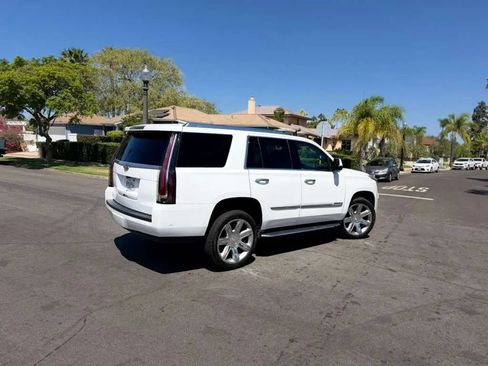 Used 2020 Cadillac Escalade Luxury RWD image 16