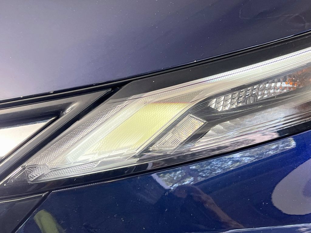 Used 2025 Nissan Rogue SV FWD image 9