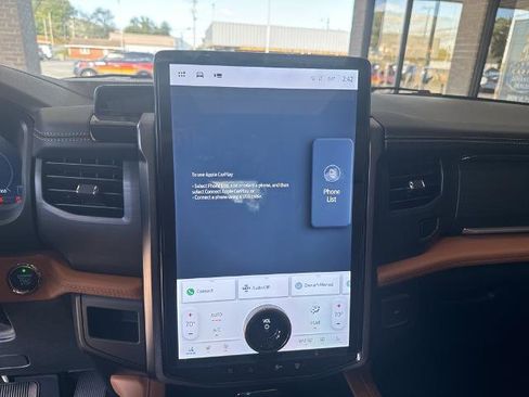 Certified 2024 Ford Expedition Platinum image 11