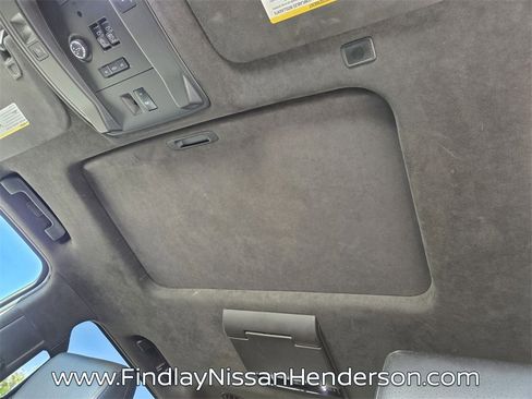 Used 2017 Cadillac Escalade ESV Platinum image 12