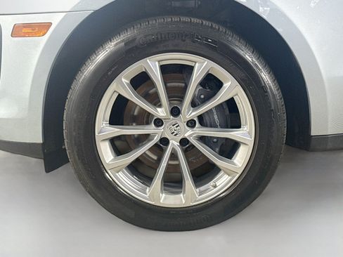 Used 2023 Porsche Macan w/ Premium Package Plus AWD/4WD image 38