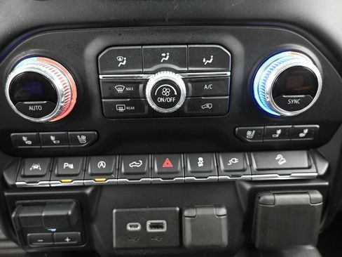 Used 2021 GMC Sierra 1500 AT4 w/ AT4 Premium Package AWD/4WD image 22