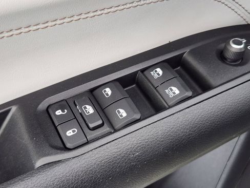 Used 2022 Jeep Compass Limited AWD/4WD image 17