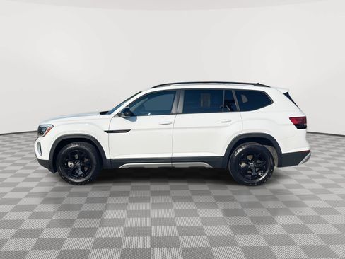 Used 2024 Volkswagen Atlas Peak Edition SE AWD/4WD image 10