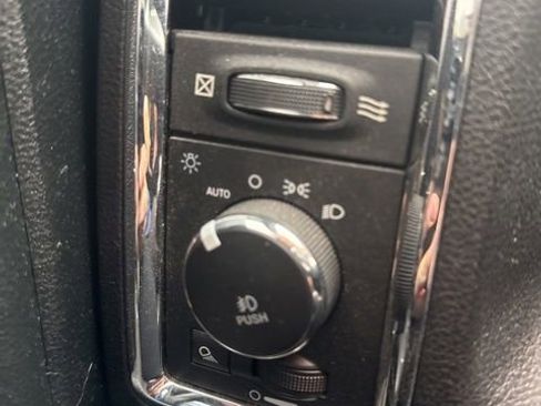 Used 2018 RAM 1500 Laramie AWD/4WD image 23