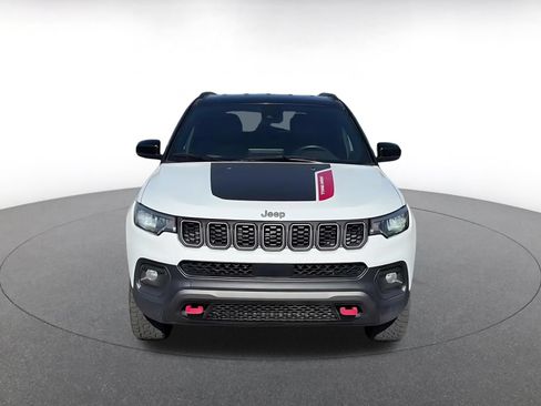 Used 2025 Jeep Compass Trailhawk w/ Trailer Tow Group AWD/4WD image 4