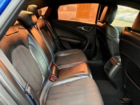 Used 2015 Chrysler 200 S FWD image 18