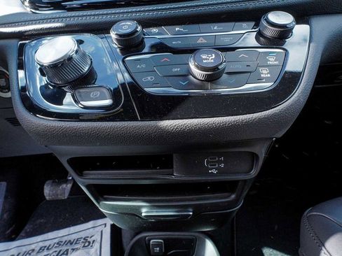 New 2026 Chrysler Pacifica Select image 29